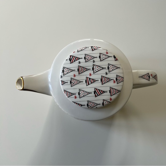 Grace’s Teaware White, Green, and Red Christmas Teapot - Picture 3 of 8